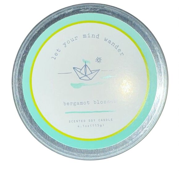 Bergamot Blossom 4.1oz Scented Soy Candle by Illume - Picture 2 of 4